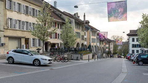 La Rue Centrale et ses toits dans la vieille ville d'Avenches